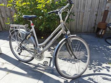 zeer nette damesfiets beschikbaar voor biedingen