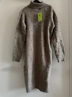 Gebreide jurk met kraag nieuw onesize, Ophalen of Verzenden, Nieuw, Beige, Onder de knie