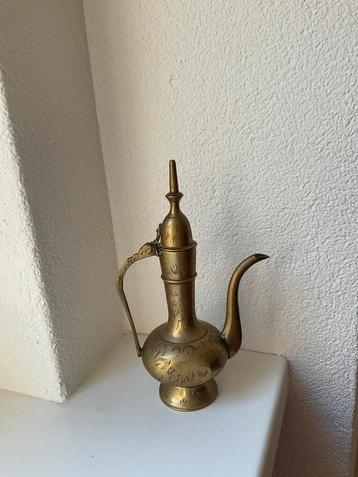 Oosters messing theepotje beschikbaar voor biedingen