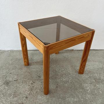 2x vintage bijzettafel grenen, rookglas - vierkant  beschikbaar voor biedingen