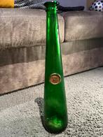 Vintage groene “Amadeus” fles met medaillon, Gebruikt, Ophalen of Verzenden, Glas, Minder dan 50 cm