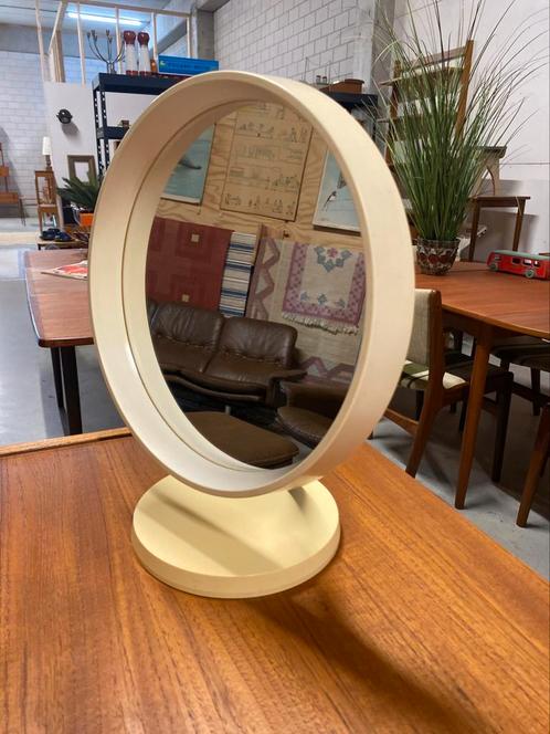 Vintage spiegel op voet, Huis en Inrichting, Woonaccessoires | Spiegels, Gebruikt, Minder dan 50 cm, Minder dan 100 cm, Rond, Ophalen of Verzenden