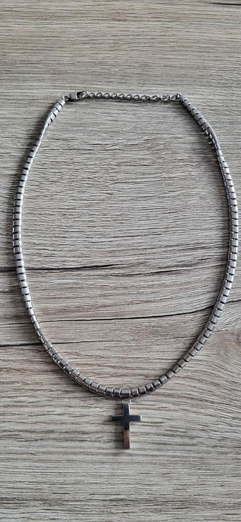 Armani hals ketting met kruis hanger van staal, Sieraden, Tassen en Uiterlijk, Kettingen, Nieuw, Overige materialen, Zilver, Met hanger