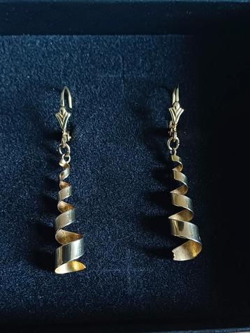 Vintage Gouden Spiraal Oorbellen beschikbaar voor biedingen