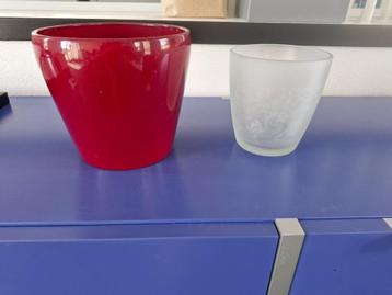 Bloempot 2x rood mat transparant beschikbaar voor biedingen