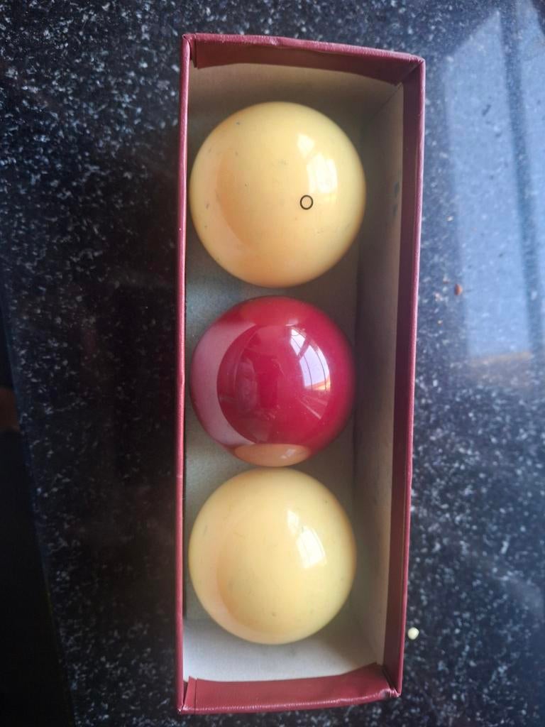 Super Aramith Tournement biljartballen., Sport en Fitness, Biljarten en Poolen, Ophalen of Verzenden, Keu of Ballen