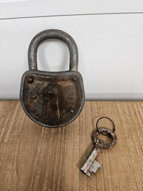 Antiek duits hangslot met sleutel perfect werkend, Antiek en Kunst, Antiek | Gereedschap en Instrumenten, Ophalen of Verzenden