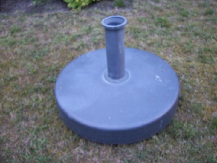 2x Parasolvoet Plastic en IJzer Groen - gebruikt - per stuk, Tuin en Terras, Parasols, Nieuw, Zweefparasol, Minder dan 1 meter