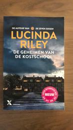 Lucinda Riley - De geheimen van de kostschool, Lucinda Riley, Ophalen of Verzenden, Zo goed als nieuw, Nederland