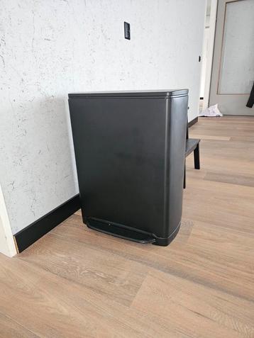 Simplehuman prullebak beschikbaar voor biedingen
