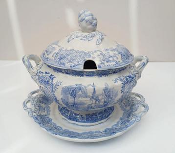 Soepterrine op onderschotel, decor ‘Orient’, Petrus Regout. beschikbaar voor biedingen