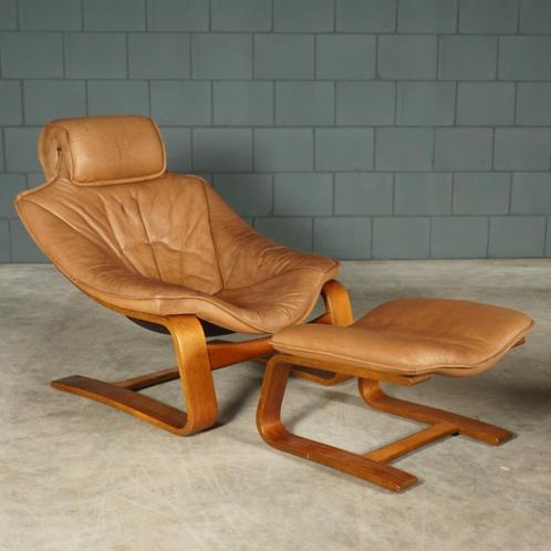 ‘Kroken’ fauteuil met hocker – Ake Fribyter – Nelo Möbel '70, Huis en Inrichting, Fauteuils, Gebruikt, Hout, Leer, 50 tot 75 cm