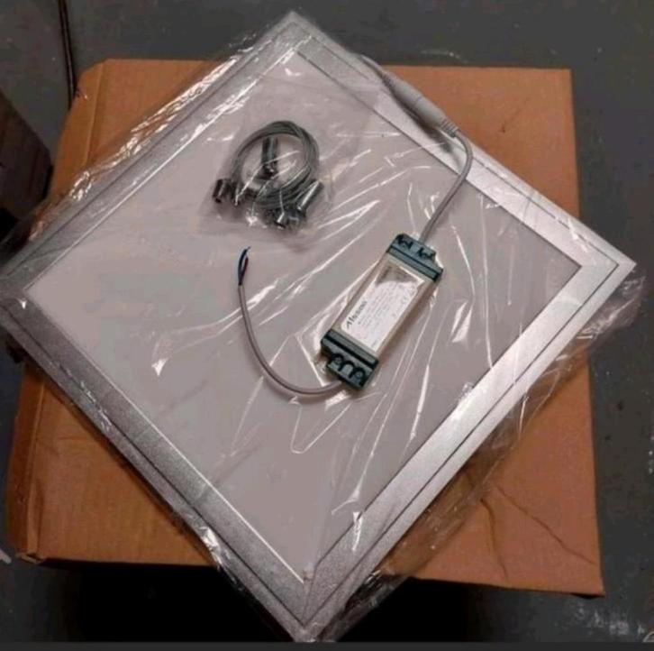 Led plavondlamp 12 watt, 29,5 bij 29,5 bij 1cm (NIEUW)., Huis en Inrichting, Lampen | Plafondlampen, Nieuw, Overige materialen