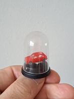 Volkswagen Golf type 1 1:160 in stolpje, kunststof D3xH4.5cm, Hobby en Vrije tijd, Ophalen of Verzenden, Nieuw, Auto