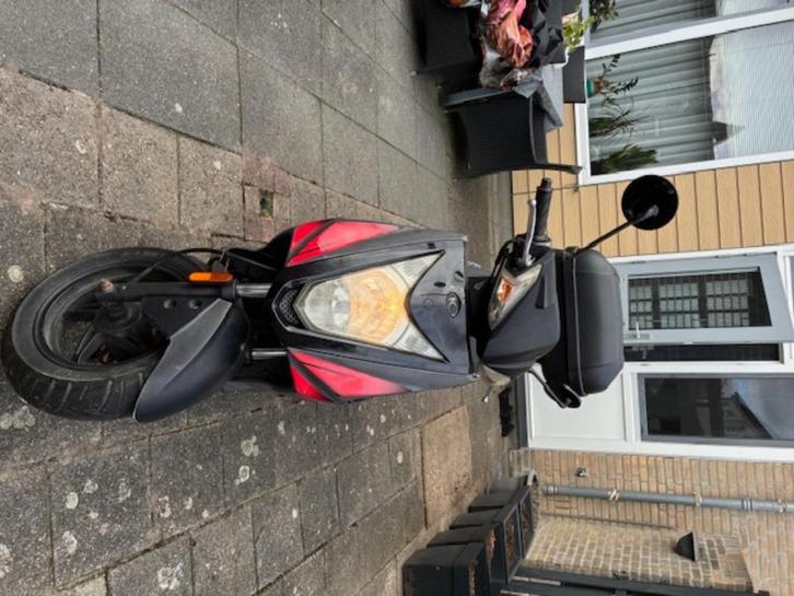 zeer goed onderhouden kymco agility, Fietsen en Brommers, Scooters | Kymco, Gebruikt, Agility, Maximaal 45 km/u, Benzine, Ophalen