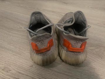 ⚡️Yeezy Boost 350 V2 Tail Light –Maat 37 – Nu €70 beschikbaar voor biedingen