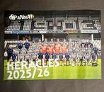 Heracles Almelo Teamfoto 2025/2026 poster, Verzamelen, Sportartikelen en Voetbal, Ophalen, Zo goed als nieuw, Poster, Plaatje of Sticker