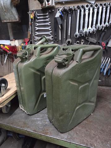 Twee Diesel Kannen beschikbaar voor biedingen