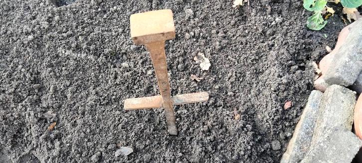 Veld aambeeld Oud smeedwerk om zeis scherp op te hammeren, Antiek en Kunst, Antiek | Gereedschap en Instrumenten, Ophalen of Verzenden