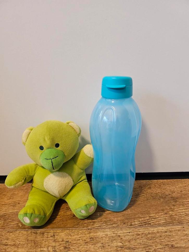 # Tupperware nieuwe 2 liter fles turquoise, Huis en Inrichting, Keuken | Tupperware, Nieuw, Beker of Kan, Ophalen of Verzenden