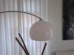 Booglamp met marmeren voet, Huis en Inrichting, Lampen | Vloerlampen, Ophalen, Gebruikt, Glas, Modern