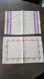 kleedje / placemat 2 stuks handborduurwerk jaren 70, Ophalen of Verzenden, Zo goed als nieuw, Overige kleuren, Placemat