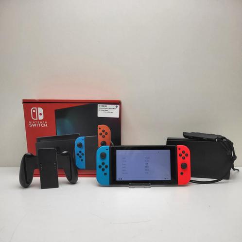 Nintendo Switch Blauw Rood V2 | Nette Staat, Spelcomputers en Games, Spelcomputers | Nintendo Switch, Zo goed als nieuw