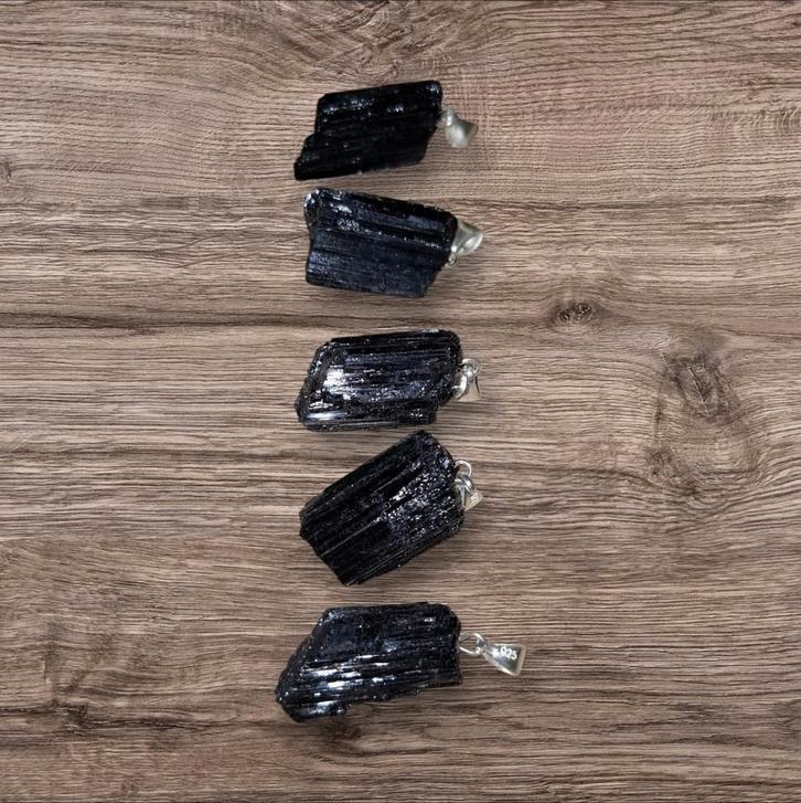 Toermalijn hangers ( 925), Verzamelen, Mineralen en Fossielen, Mineraal, Ophalen of Verzenden