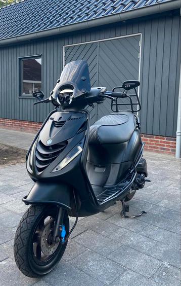Piaggio Zip 45km/h full option zeldzaam weinig km beschikbaar voor biedingen