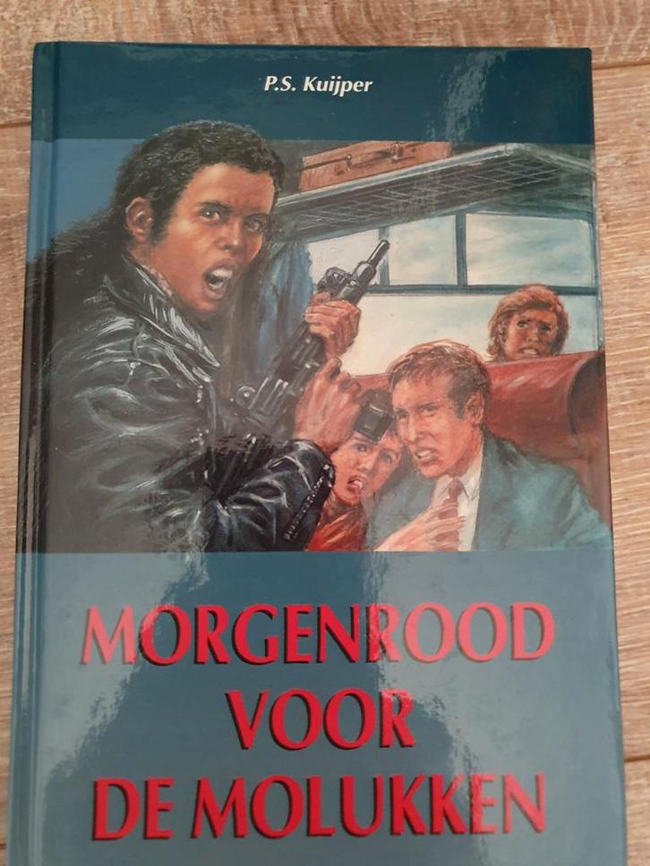 Morgenrood voor de Molukken - P.S. Kuijper, Boeken, Oorlog en Militair, Zo goed als nieuw, Overige onderwerpen, 1945 tot heden
