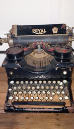 Antieke typemachine van het merk Royal., Antiek en Kunst, Ophalen