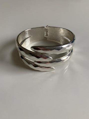Prachtige zilverkleurige armband zgan (Foto 16) beschikbaar voor biedingen