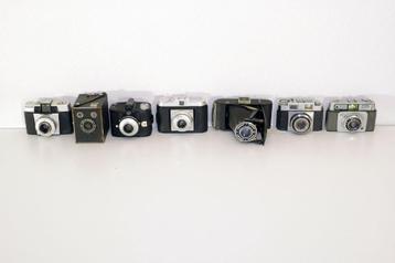 Partij van 7 vintage pre-1970 fotocamera's beschikbaar voor biedingen