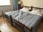 Twee identieke oude eikenhouten bedden, Huis en Inrichting, Slaapkamer | Bedden, Gebruikt, Bruin, Tweepersoons, Ophalen of Verzenden