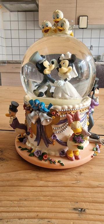 Disney huwelijk snowglobe met muziek beschikbaar voor biedingen