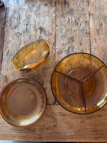 Vintage oker geel servies beschikbaar voor biedingen