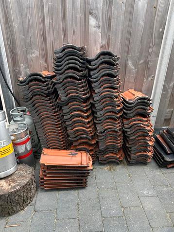 Dakpannen - 140 stuks, zo goed als nieuw beschikbaar voor biedingen