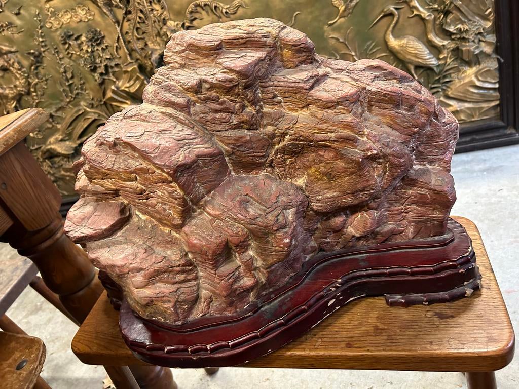 Twee grote Chinese Suiseki kijkstenen op plateau, Ophalen of Verzenden