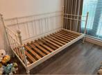 Sierlijk wit metalen spijlenbed met lattenbodem, Ophalen, 90 cm, Eenpersoons, Wit