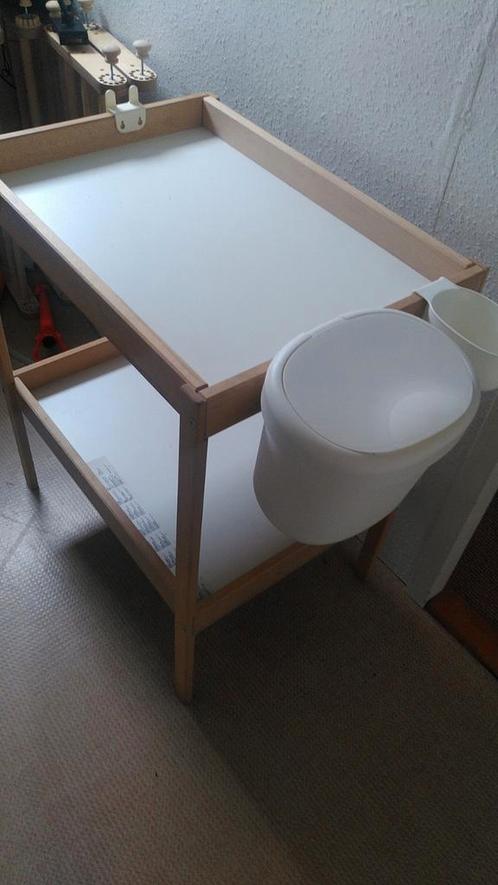 Verschoon tafel IKEA singlar incl. emmer en waterbakje, Kinderen en Baby's, Kinderkamer | Commodes en Kasten, Zo goed als nieuw
