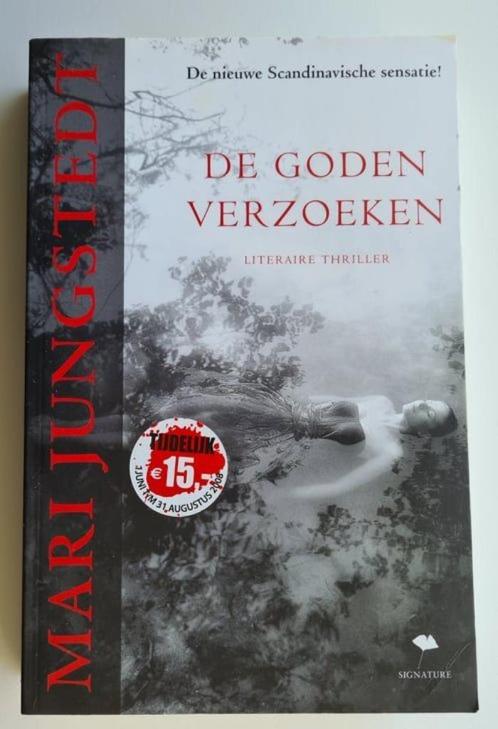 Mari Jungstedt- De Goden verzoeken + In die heerlijke zomer, Boeken, Thrillers, Zo goed als nieuw, Scandinavië, Ophalen of Verzenden