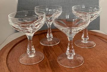 4 prachtige likeurglazen geslepen glas beschikbaar voor biedingen