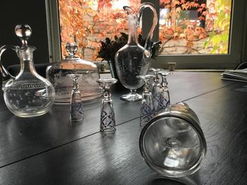 Antiek Glaswerk: Karaffen, Stolp & Beschilderd Karafsetje Gl beschikbaar voor biedingen
