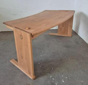Jaren 70 bureautafel beschikbaar voor biedingen