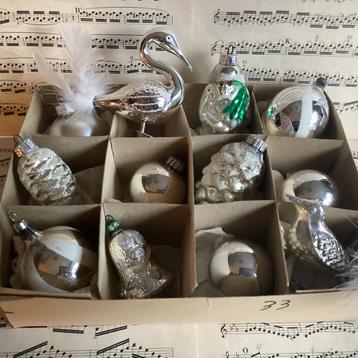 12 oude kerstbal en figuren beschikbaar voor biedingen