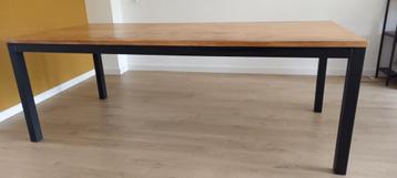 Te koop aangeboden: Mooie robuuste eiken eetkamertafel beschikbaar voor biedingen