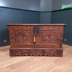 Grote Spaanse antieke kastanjehouten primitieve kist, Gebruikt, 50 tot 100 cm, 50 tot 75 cm, 125 cm of meer