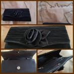 Clutch/gala tasje/zwart met bloem/zilverkleurige ketting, Sieraden, Tassen en Uiterlijk, Kettingen, Ophalen of Verzenden, Zo goed als nieuw
