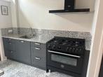 Keuken 3 jaar oud, met bertazzoni fornuis. Rijswijk, Ophalen, Graniet of Steen, Dubbelwandige keuken, Zo goed als nieuw