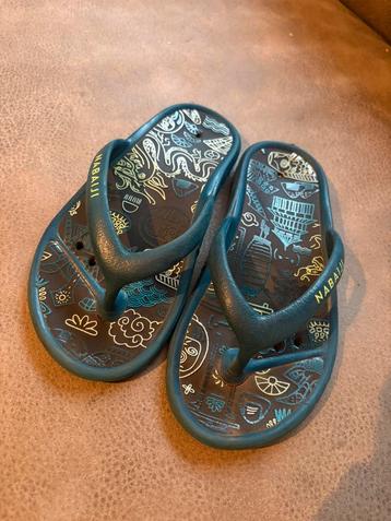 Teenslippers kind (maat 29/30) gratis af te halen beschikbaar voor biedingen